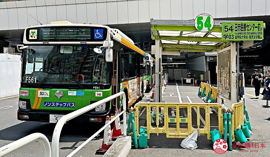 在JR澀谷站的東口巴士站54號站牌搭車