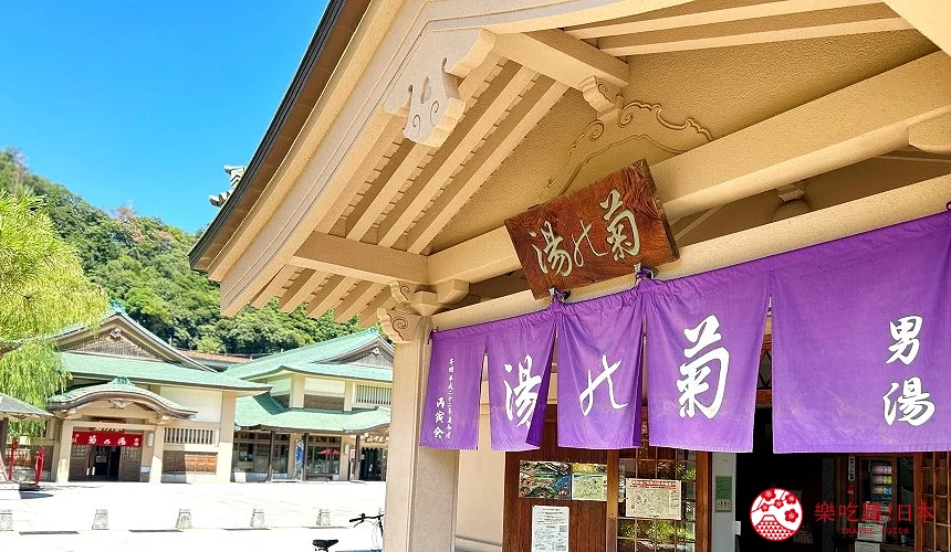 「山中溫泉總湯 菊之湯」的男女湯在不同建築
