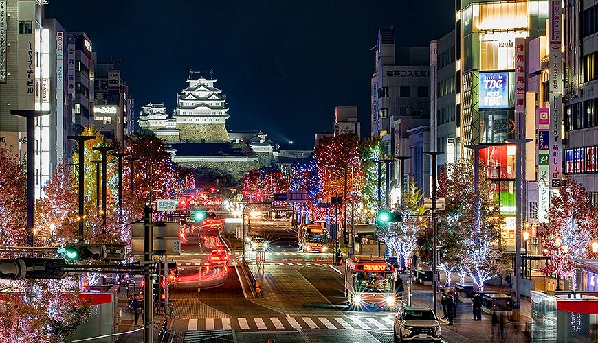 夜晚的姬路城與大手前通燈光秀