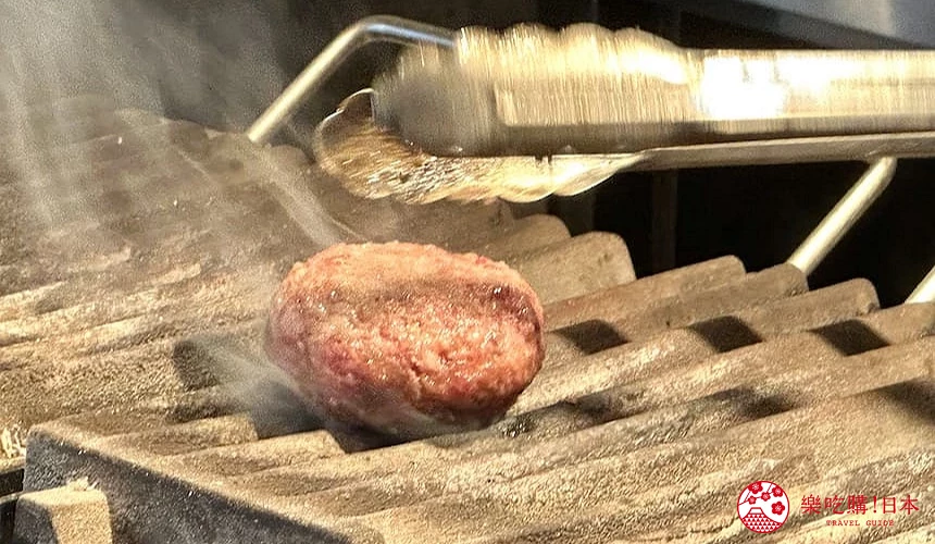 表面以炭火燒烤,能吃得到炭香與肉香