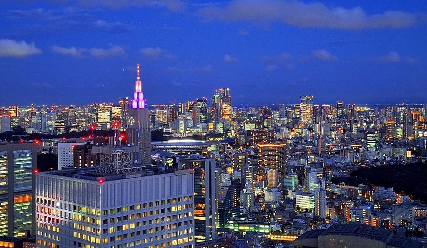 東京晚上夜間景點推薦新宿東京都廳南展望室夜景之nttdocomo代代木大廈