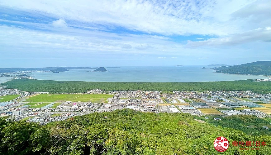 從「鏡山」展望台眺望到的「虹之松原』美景