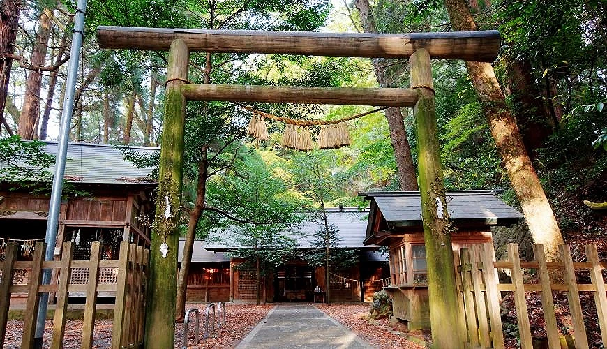 供奉「天照大神」的「天岩戶神社」