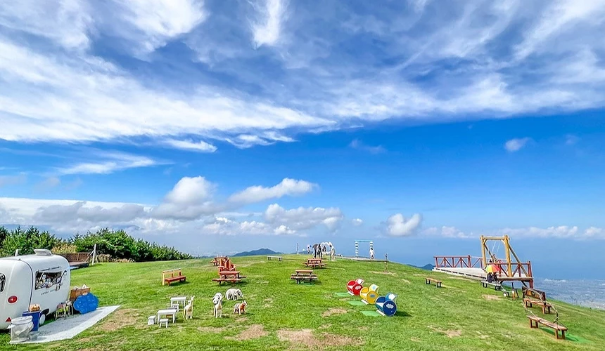 雲邊寺山頂公園野餐草原