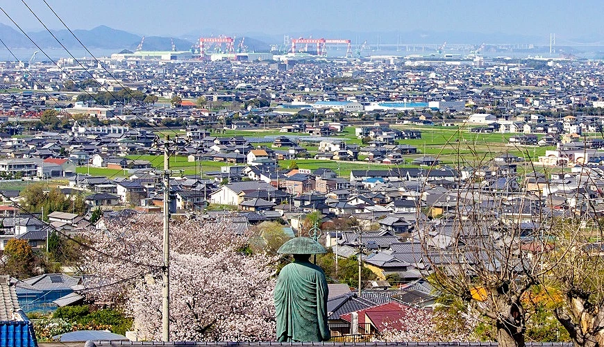 在出釋迦寺可眺望市景與瀨戶內海