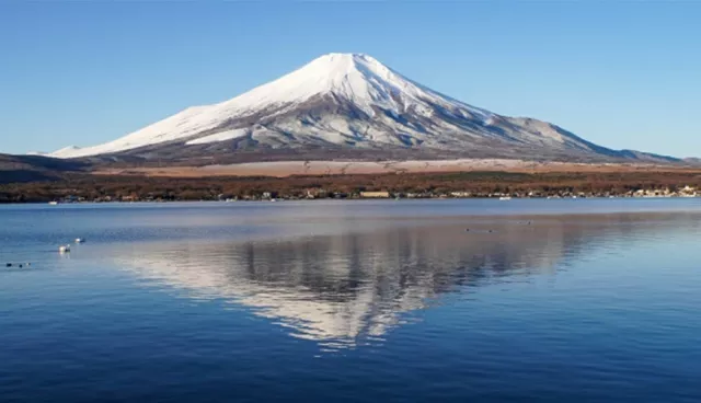 等到頭髮都白了！11/7富士山終於「初冠雪」，破130年最慢歷史紀錄！