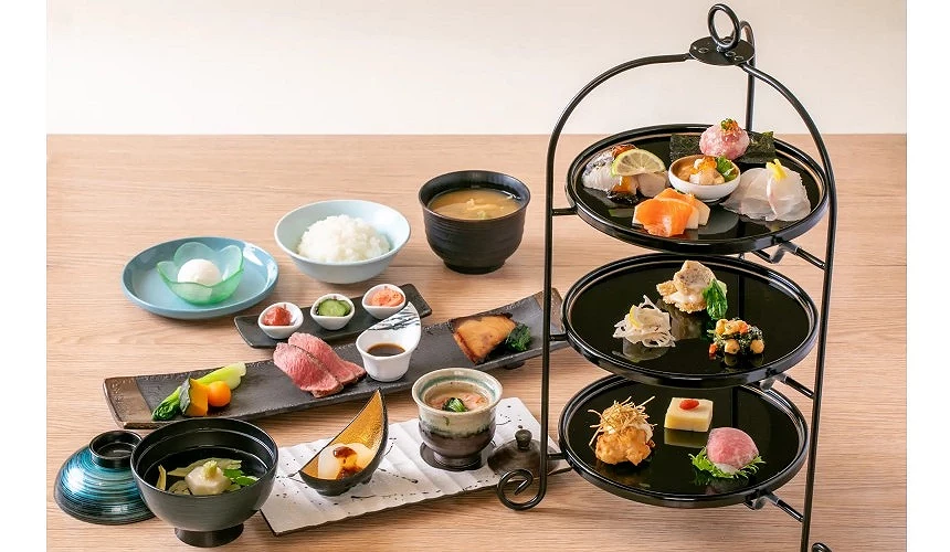 「炎舞會席料理」,售價6,980日圓;搭配飲料喝到飽方案為9,000日圓。