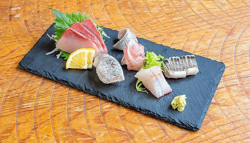 食材採用長崎當地極度鮮甜的刺身料理