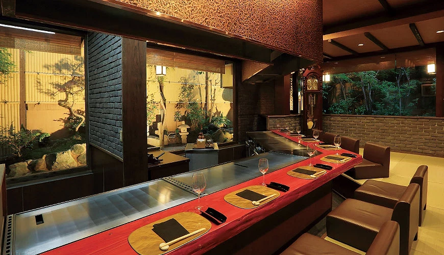 和食 Steak YOHIRA 店內的盆栽造景盡顯高級和風