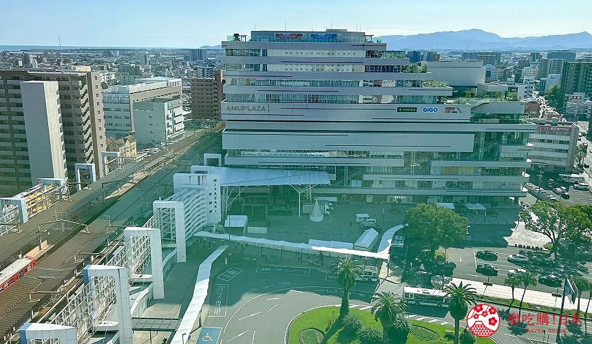 客房窗景可眺望宮崎市區與遠方山景海岸線,視野開闊