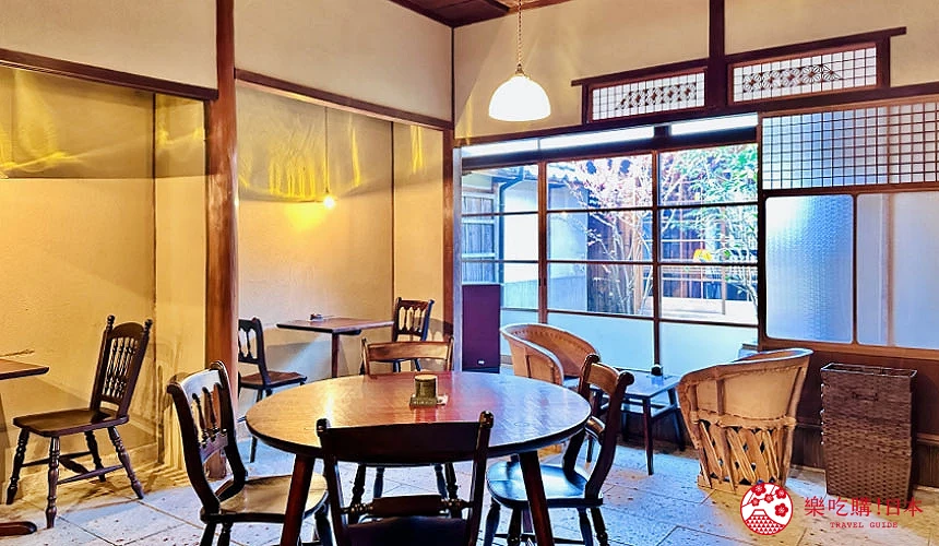 特色咖啡館與餐廳內依然保有純樸寧靜的老式氛圍