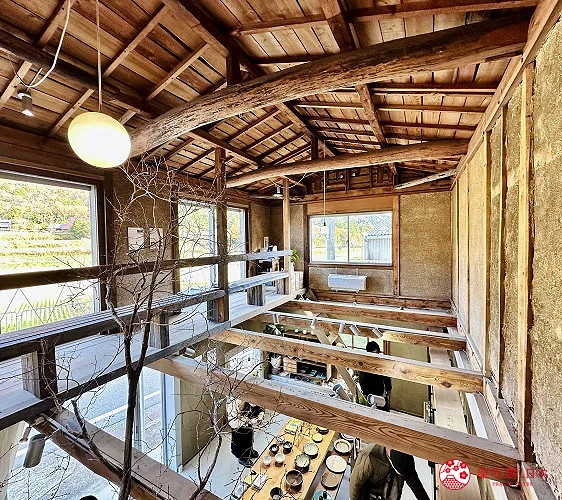 整棟建築就是結合了古老傳統元素與現代藝術設計,超有魅力,還能眺望四周優美的自然風景