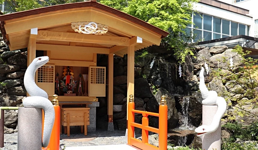 蛇窪神社祭祀白蛇大神。圖片來源:蛇窪神社官網