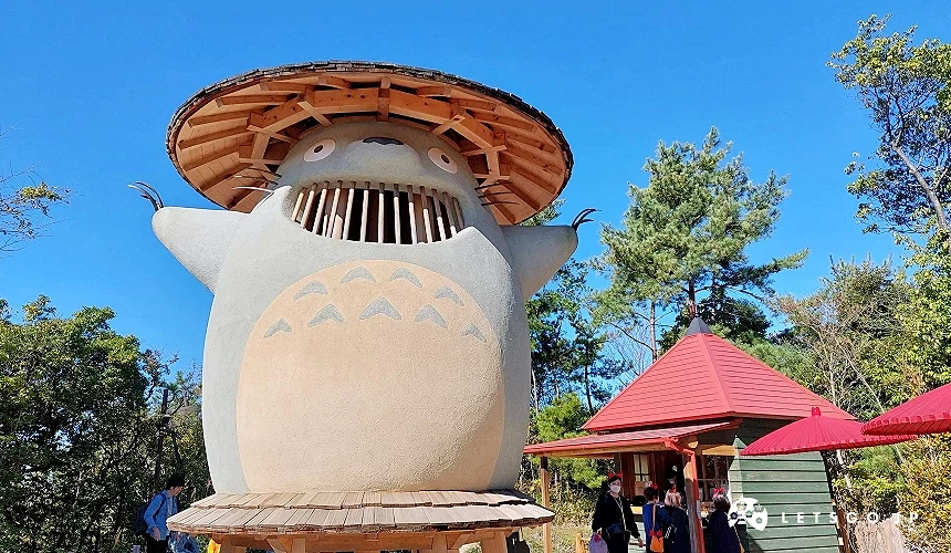 吉卜力公園的大龍貓造像