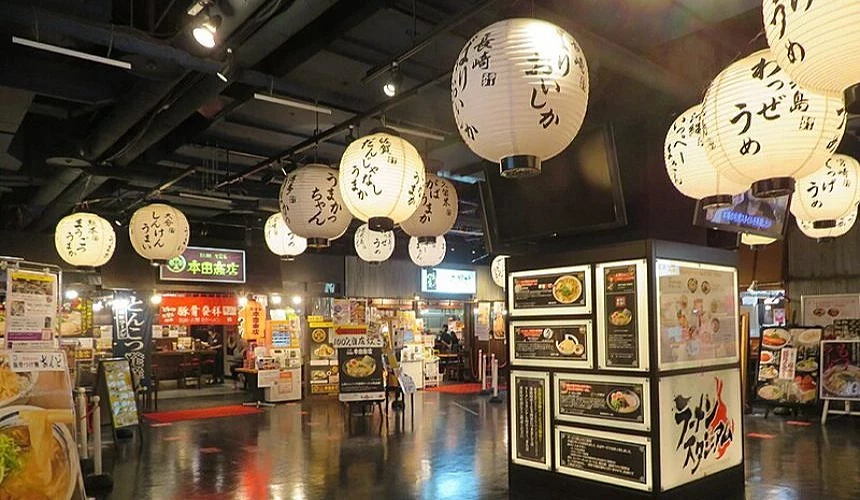 集結各式拉麵的美食街「ラーメンスタジアム」