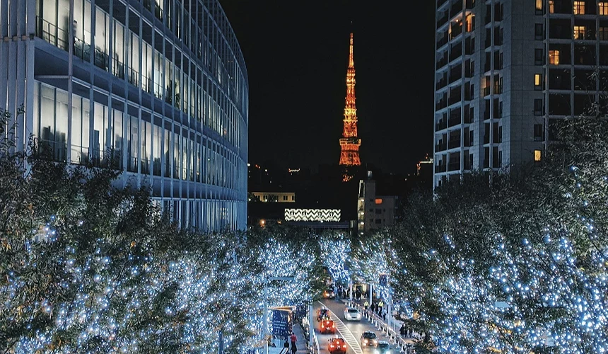 六本木的銀白點燈與火紅的東京鐵塔