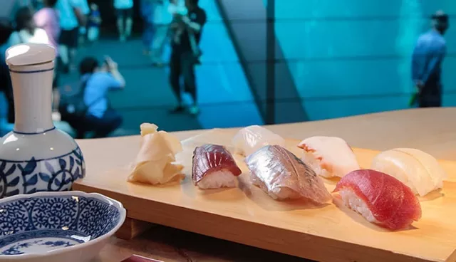 邊賞魚邊吃現捏壽司？「海藍寶石福島水族館」現釣現吃超豪華體驗 的縮圖