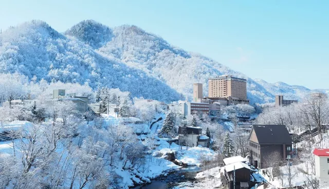 2026北海道「定山溪」四季自由行提案：初夏體驗融雪激流漂筏、冬天雪地遠足 的縮圖