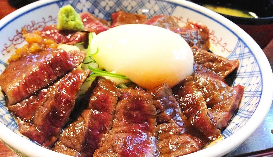 招牌美食「赤牛丼」