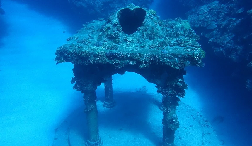 海中宮殿