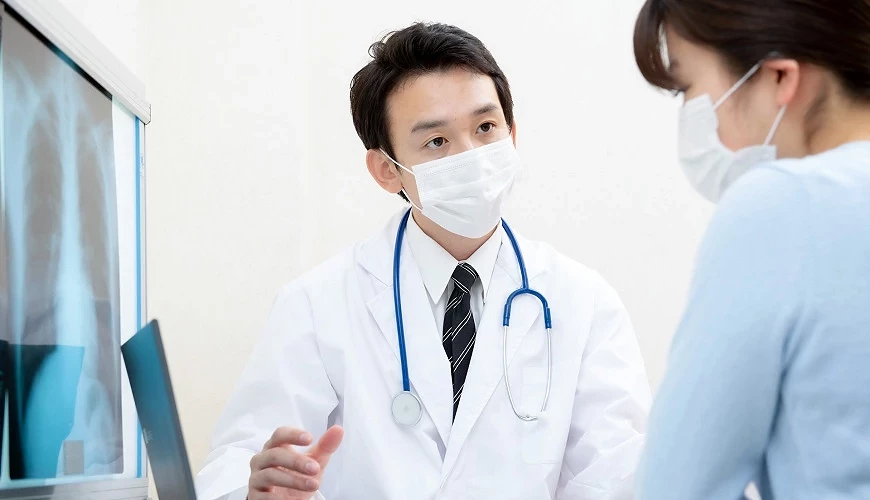 醫生向病患問診
