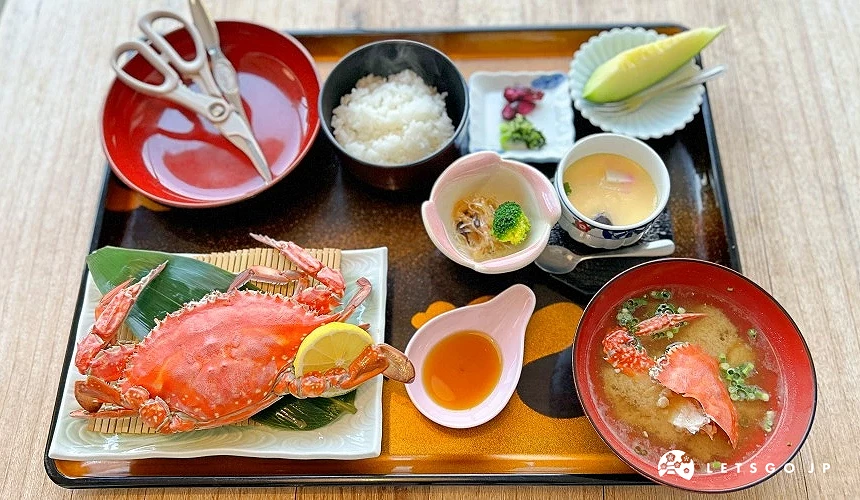 「螃蟹御膳」有完整一隻的新鮮螃蟹,螃蟹味增湯、白飯、小菜