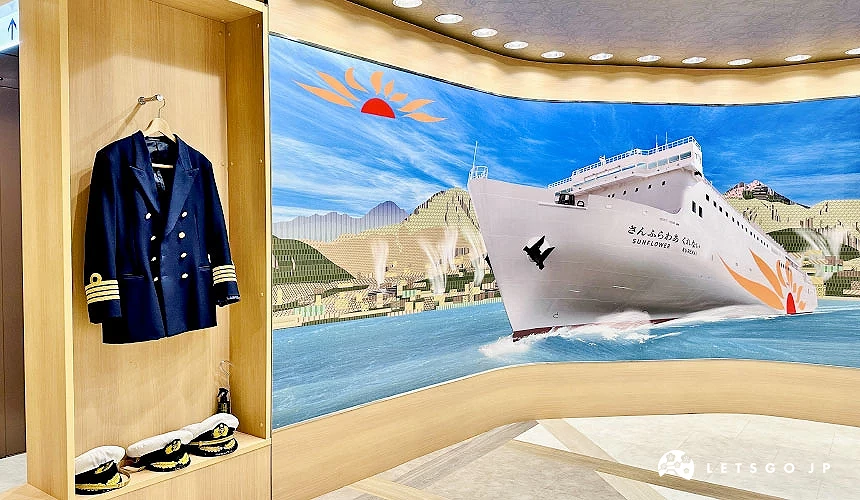 可以變裝拍照的紀念背板與水手帽及船服