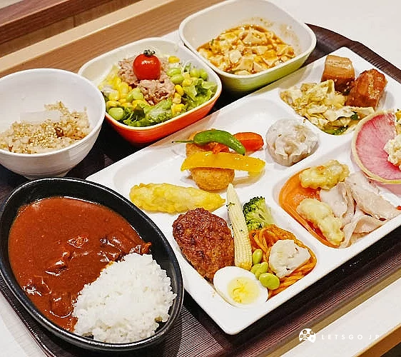 自助取餐的各式豐盛料理