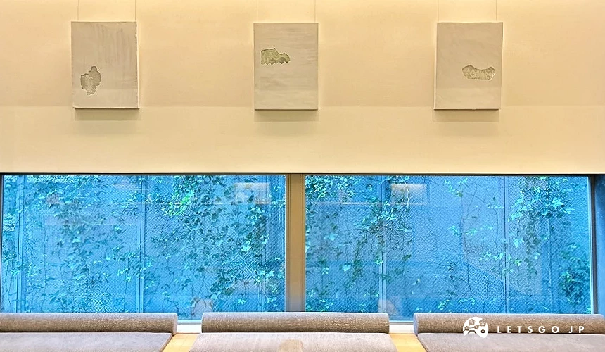 大廳展示著會定期更換的福岡當地藝術家作品