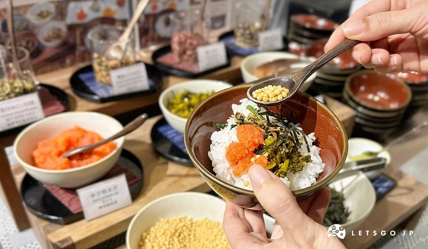 「飛魚高湯明太子茶泡飯」的配料可自己加