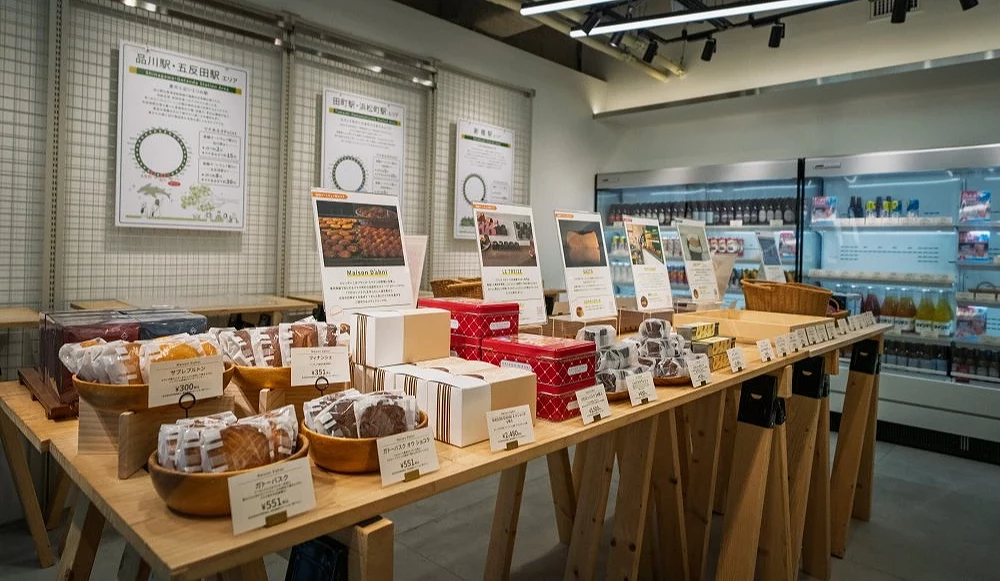 高輪 GATEWAY 車站南口旁的活動空間MACHIAI(マチアイ)店內模樣