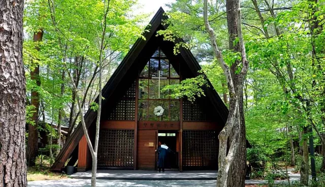 夢幻婚禮聖地：輕井澤高原教會，純白歐風建築配四季絕景超浪漫