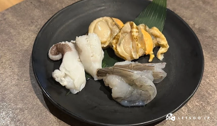 厚鮮甜有彈性的花枝、蝦、扇貝等海鮮肉
