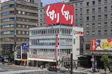 最高免稅<b>10%OFF</b><br>＋<b>8％OFF</b>