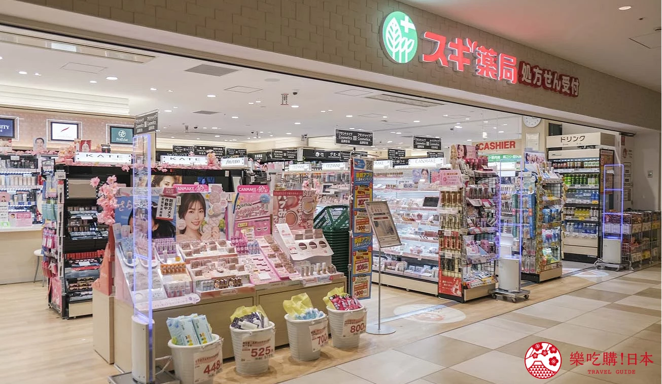 SUGI 藥局 KITTE 大阪店門口,擺有化妝品