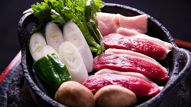 「Aigamo Toriyasu（あひ鴨一品 鳥安 ）」為相鴨料理專賣店
