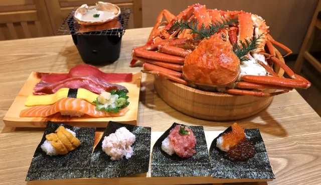 「FUJIYAMA TOKYO新宿東口店」大啖帝王蟹、松葉蟹、壽司【東京吃到飽】