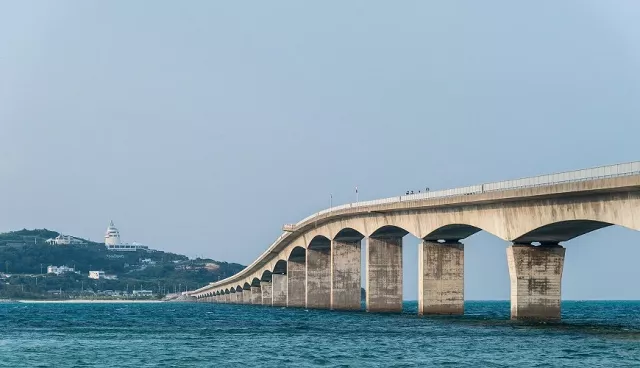 2026沖繩景點20選：美麗海水族館、國際通、JUNGLIA與青之洞窟攻略 的縮圖