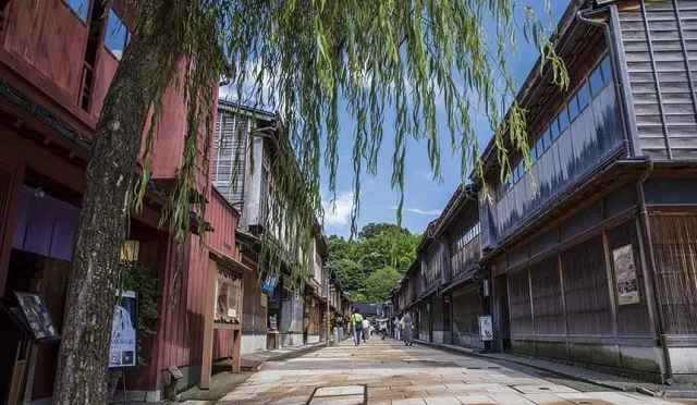 金澤景點推薦2026：必玩兼六園、近江町市場，自由行行程懶人包整理