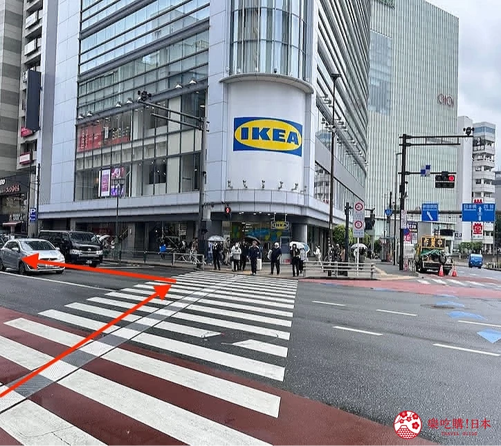 看到IKEA後過馬路左轉直走即抵達