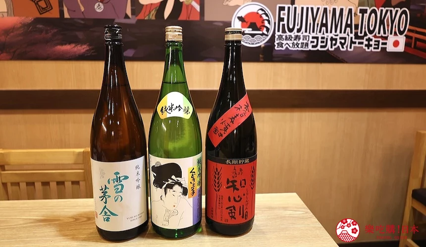 三款玻璃瓶裝的日本酒