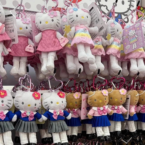 3F《Hello Kitty》區域售有長腿 Hello Kitty。