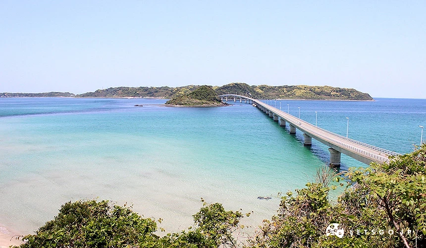 「角島大橋」與清澈湛藍的大海