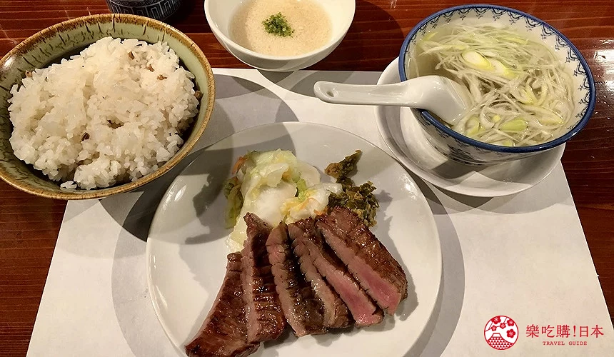 善治郎的牛舌定食,有白飯、牛尾湯及山藥泥