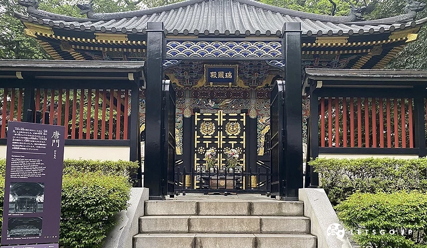 位於瑞鳳殿正前方的唐門採用唐式建築風格