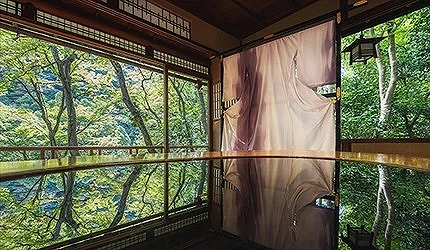 嵐山祐齋亭川端康成的房間內部的景觀廣角