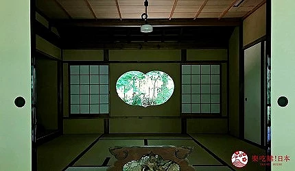 嵐山地藏院的豬目窗可以看到內部
