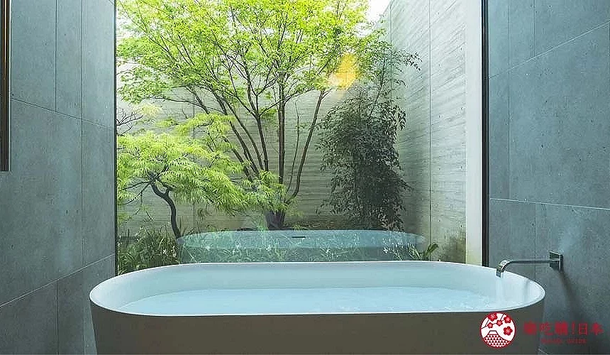 溫故知新 MUNI 京都房間裡面的浴室裡面的浴缸