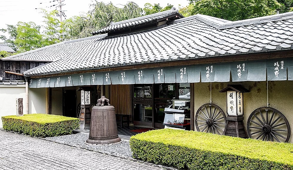 湯豆腐嵯峨野的日式門口