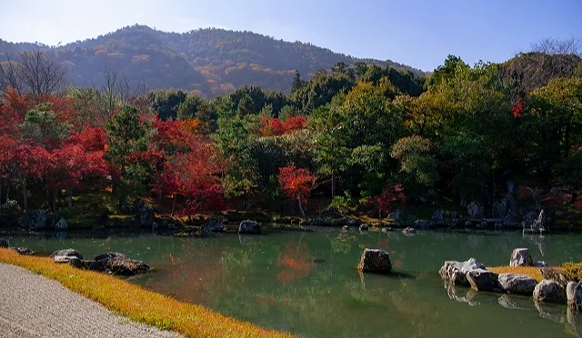 嵐山天龍寺的曹源池庭園景觀